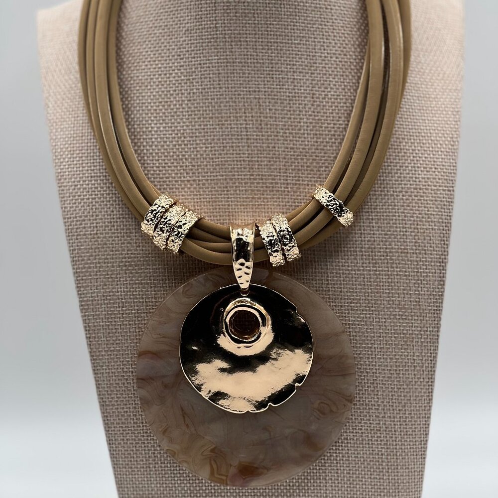 Shell Pendant Necklace